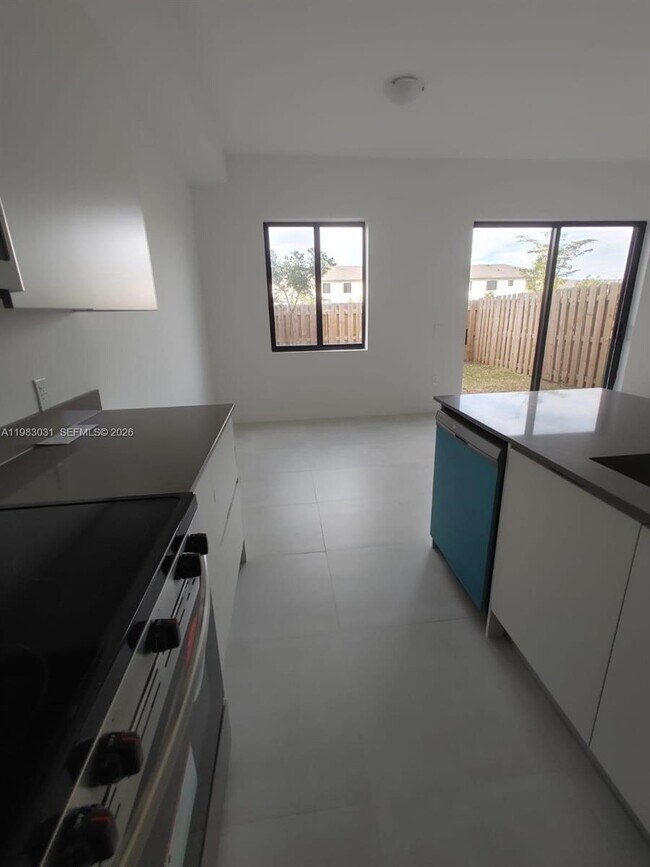 Building Photo - 1280 N Flagler Ave