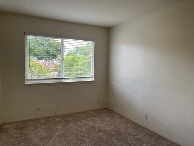 Building Photo - Ewa Gentry Large 2 story - 4 bedrooms, 3 b...