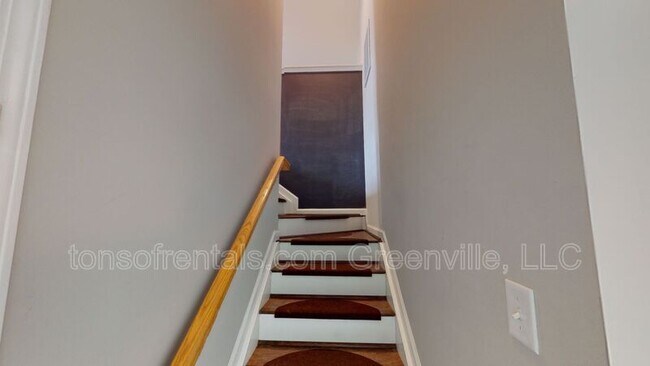Building Photo - 210 Grimes Dr