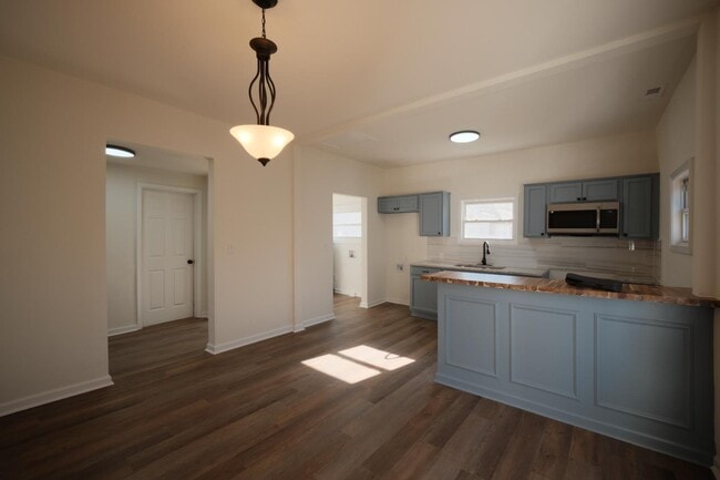 Building Photo - 4313 Wallace St