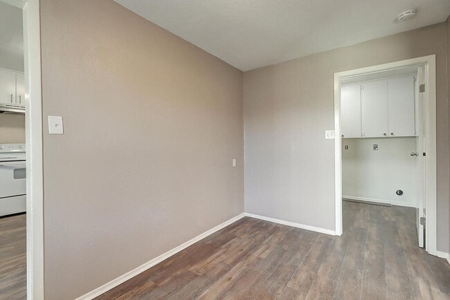 Building Photo - 10921 Shady Ln