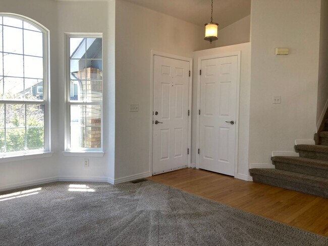 Building Photo - Spacious 4 Bed / 2.5 Bath Westminster Home
