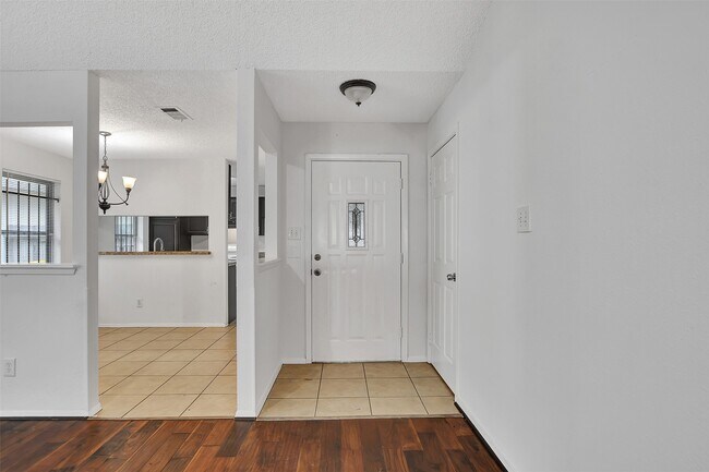 Building Photo - 17807 Glenmark Dr