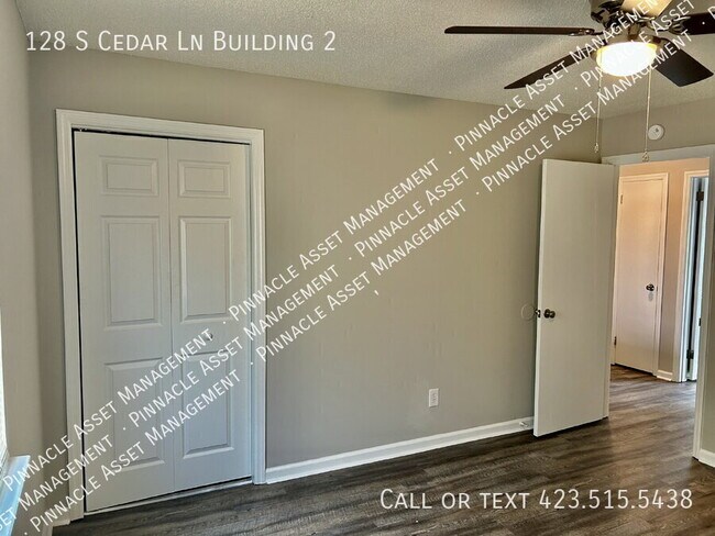 Building Photo - 128 S Cedar Ln