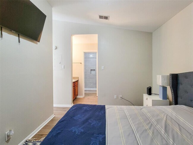 Building Photo - 3506 Cove View Blvd