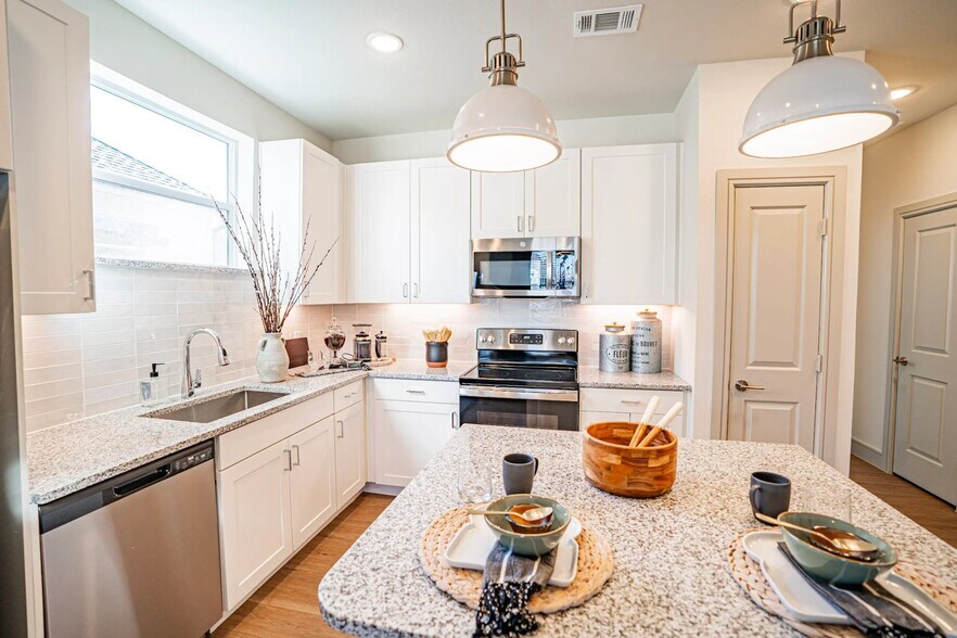 Building Photo - 9600 Vista Grande Blvd