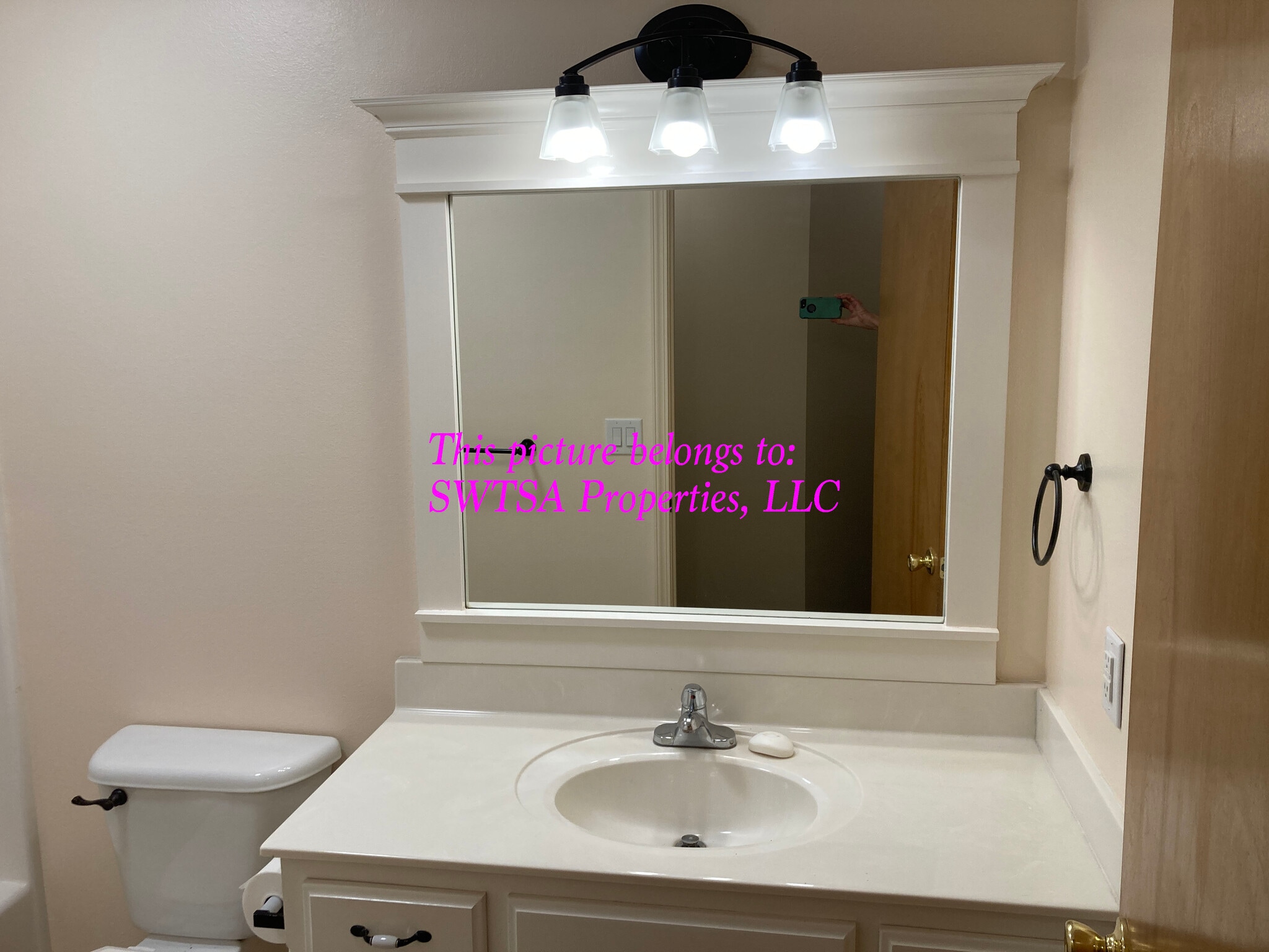 Hall Bath - 417 Jeb St