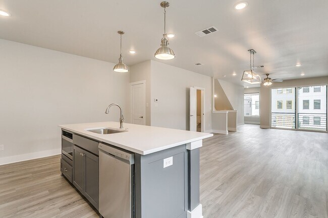 Building Photo - 3210 Forest Park Blvd