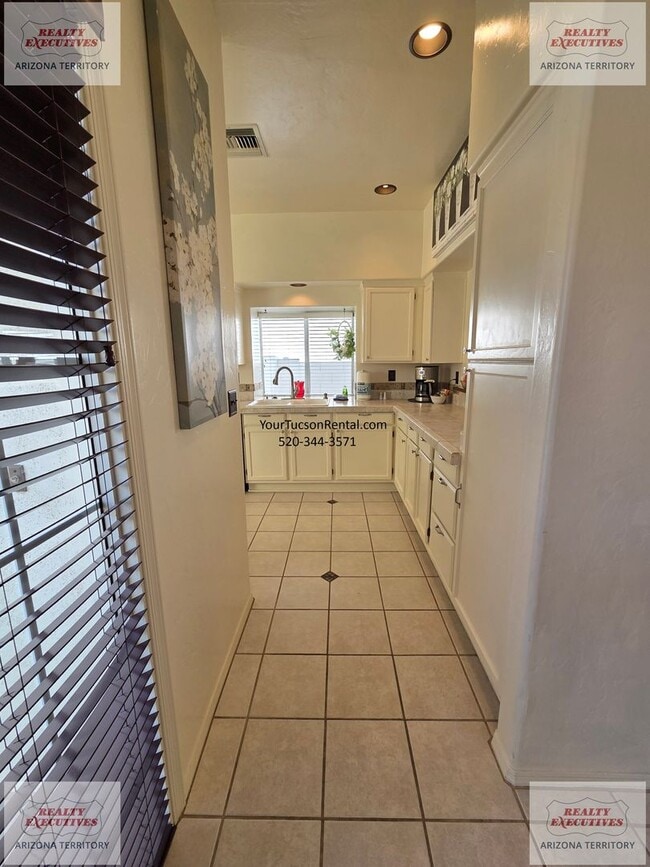 Building Photo - NE off Wrightstown & Pantano 3/2 with pool, patio and loads of upgrades