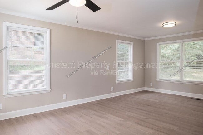 Building Photo - 489 Forest Ave