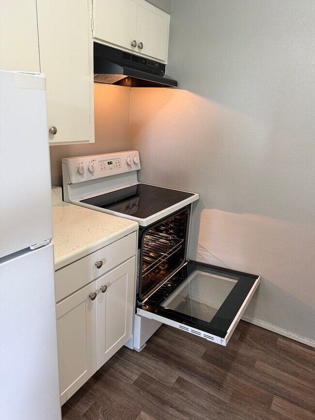 Building Photo - Pine Street Terrace