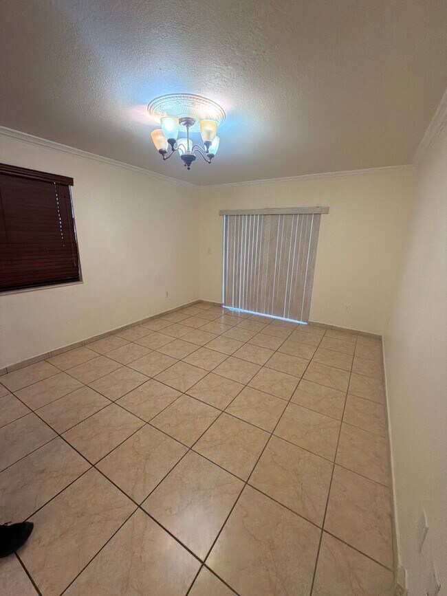 Building Photo - Cozy 2bd/2bath in the heart of Miami!