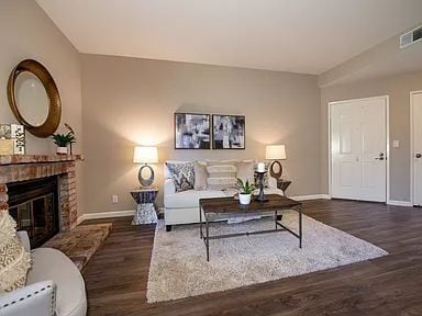 Building Photo - "Charming 2-Bedroom Retreat in Santa Clara - 920 Sq Ft of Comfort & Convenience!"