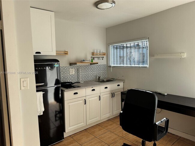 Building Photo - 621 NW 19th Ave