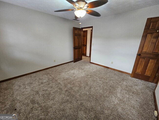 Building Photo - 5525 Wedgewood Ct SW