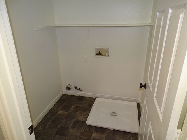 Building Photo - 3 Bed Southwest Home Convenient To The Durango Station Casino