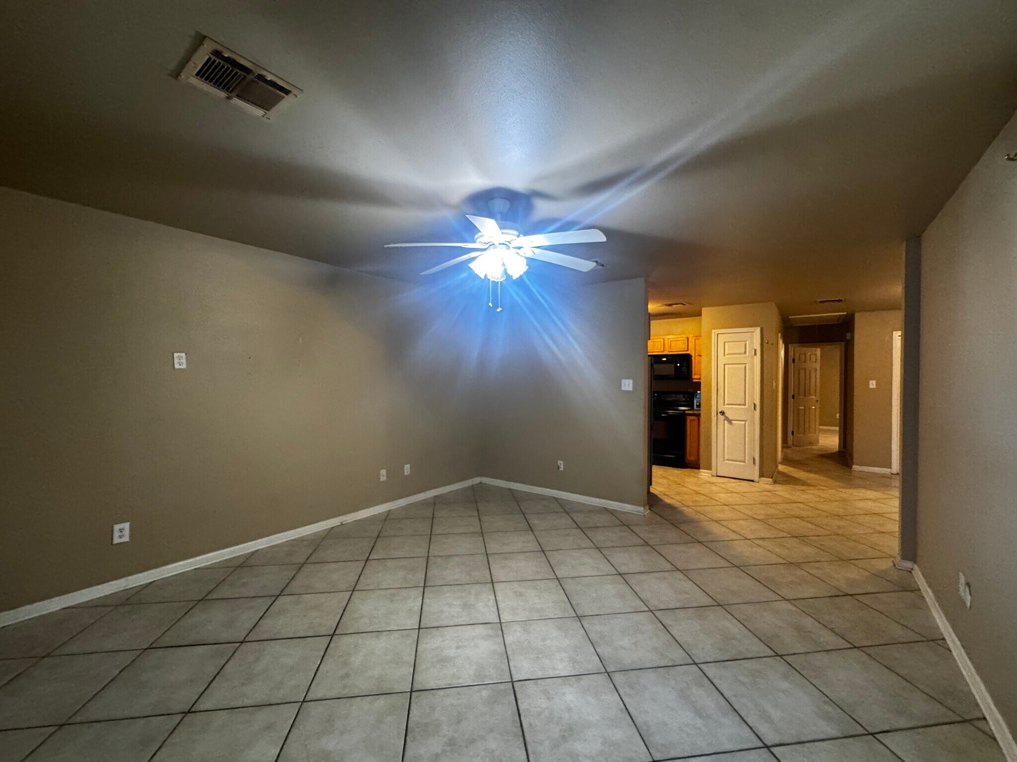 Building Photo - 8508 Valor Dr