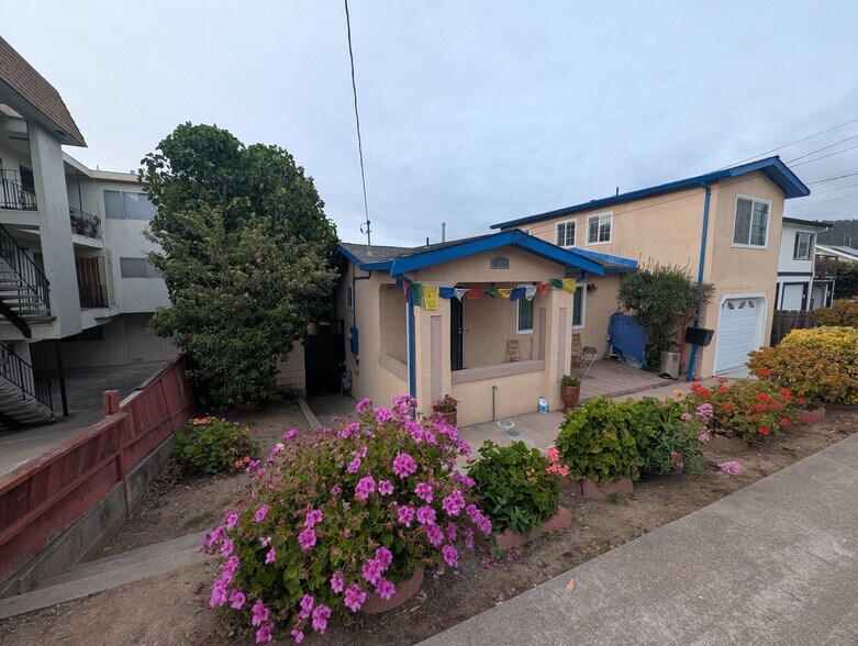 Building Photo - 5819 Bayview Ave