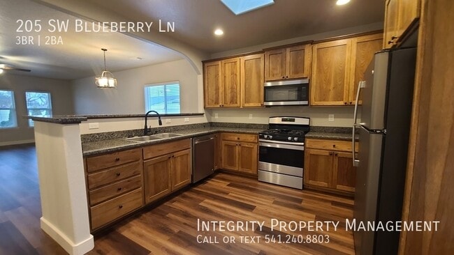 Building Photo - 205 SW Blueberry Ln