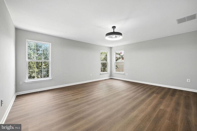 Building Photo - 4705 Manor Dr