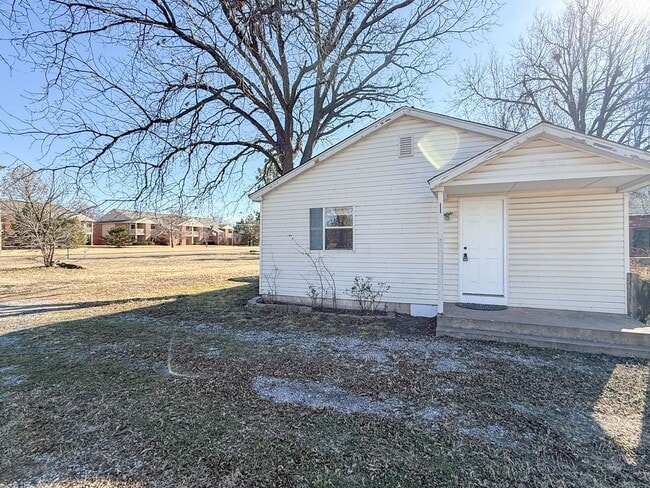 Building Photo - $500 OFF FIRST MONTHS RENT | 2.5 ACRE LOT! 4 Beds in Central Edmond!
