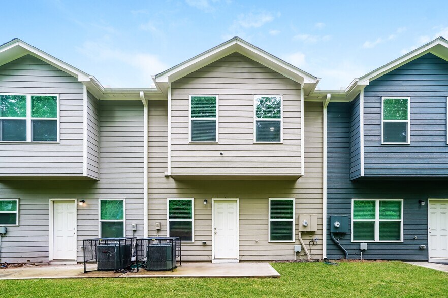 Building Photo - 1010 Highwood Ln