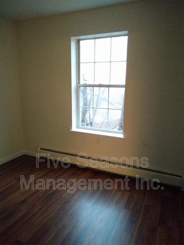 Building Photo - 107 Hildred Dr