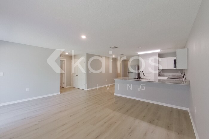 Building Photo - 8833 N Vienna Dr