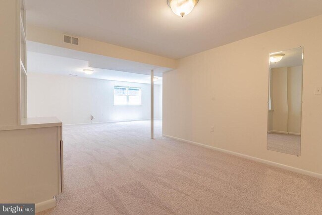 Building Photo - 6627 Hazel Ln