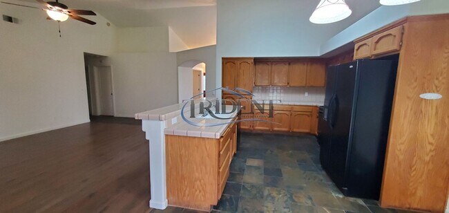 Building Photo - Beautiful Yuba City home on a large lot