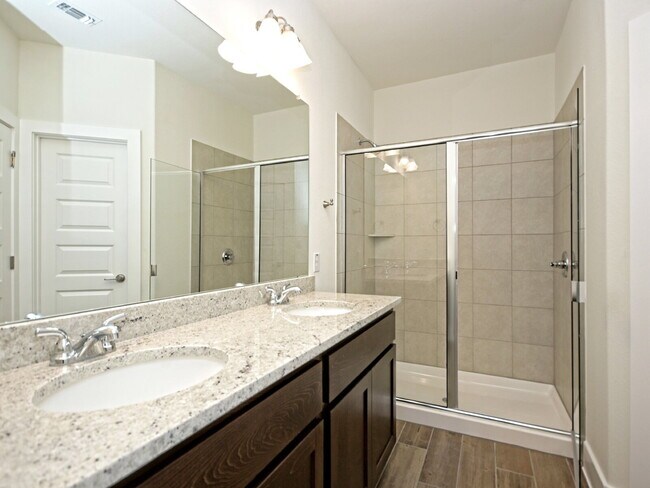 Building Photo - "Charming 3-Bedroom Condo Retreat in Georg...