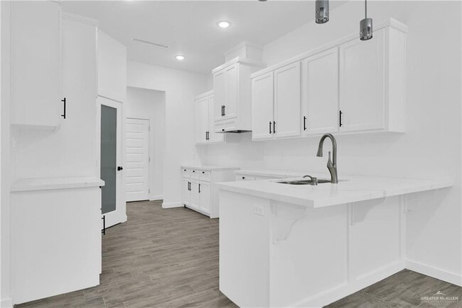 Building Photo - 1416 N Lookout Dr