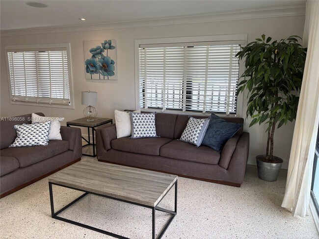 Building Photo - 1410 Polk St