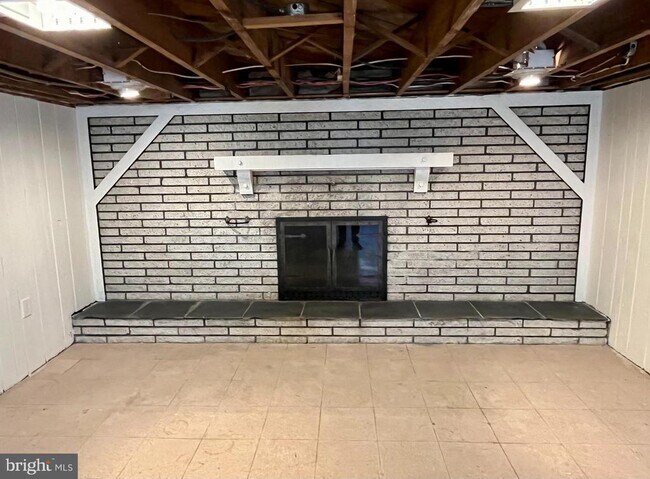 Building Photo - 16 Eldridge Ave