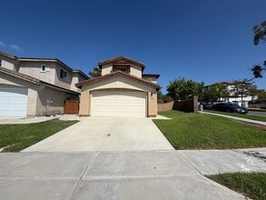 Building Photo - 1683 Falcon Peak St