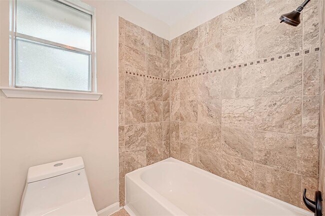 Building Photo - 21631 Park Villa Dr