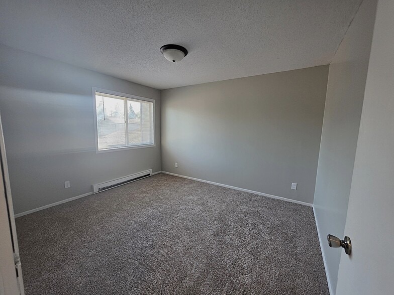 Building Photo - 333 Odanah Ave