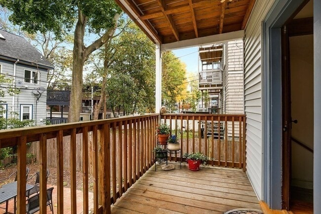 Building Photo - 66 Whitten St