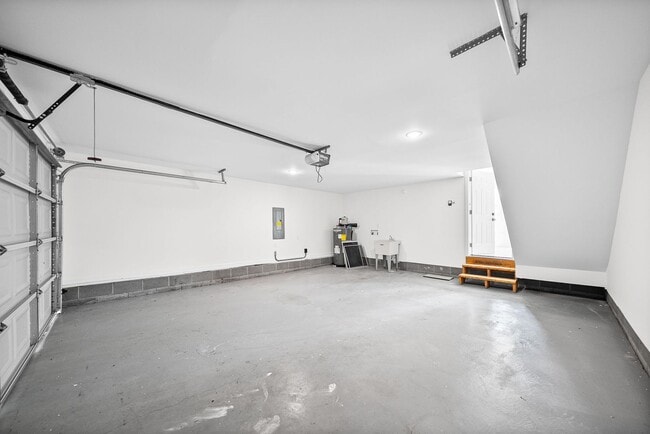 Building Photo - 270 Harold Dr