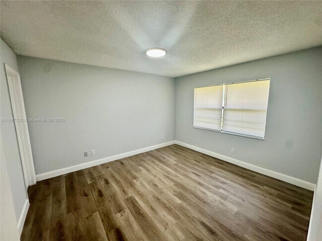 Building Photo - 10722 Royal Palm Blvd