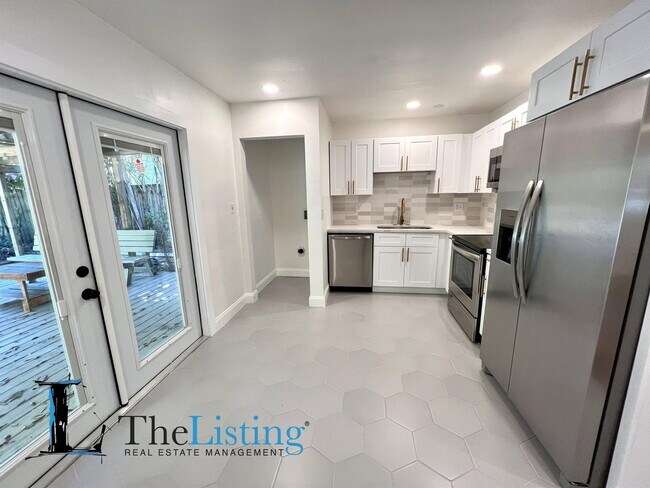 Building Photo - 5905 N Tampa St