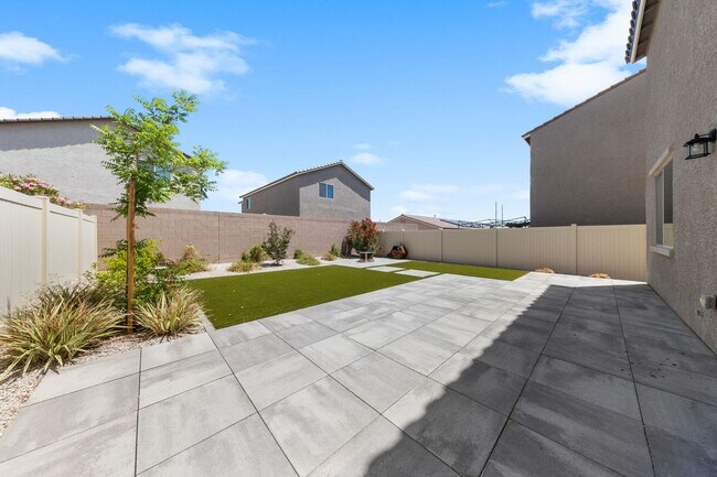 Building Photo - Modern 3-Bedroom + Loft Near VA Hospital