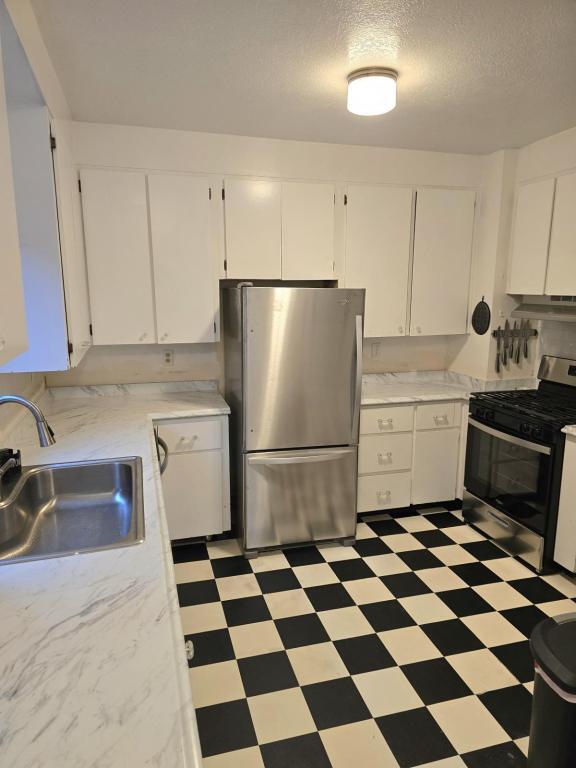 Building Photo - 1010 N 7th St