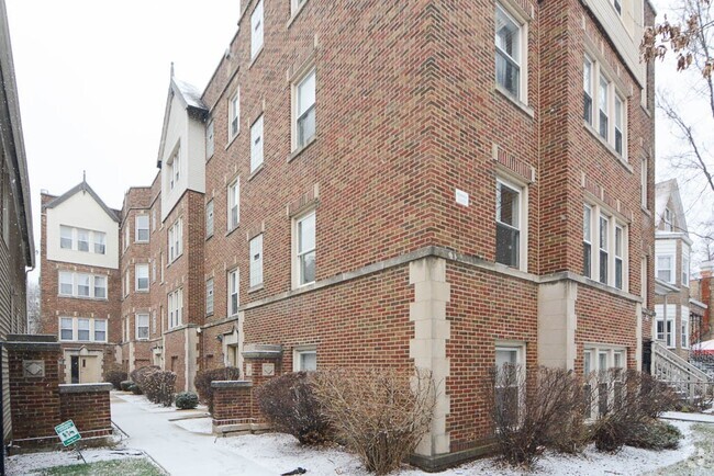 Building Photo - 2948 N Albany Ave