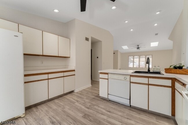 Building Photo - 48 Westchester Terrace