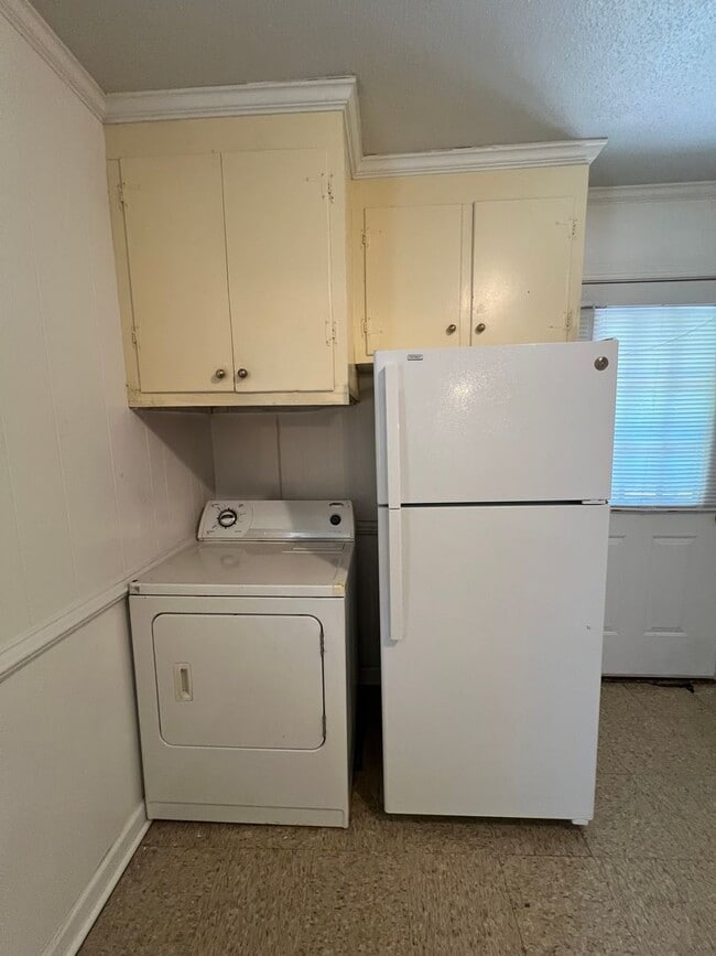 Building Photo - Excellent Location! 2 BR | 1 BA Brick Dupl...