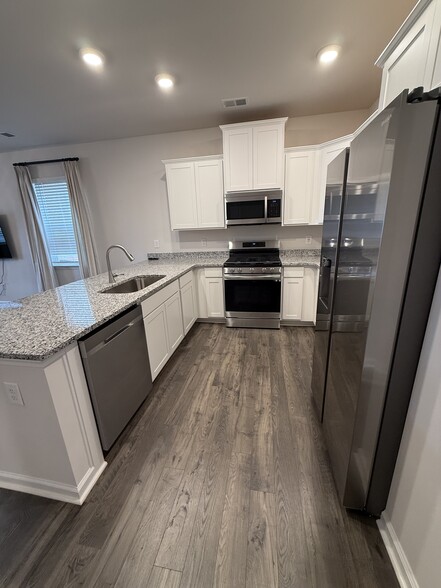 Building Photo - 374 Highline Trl
