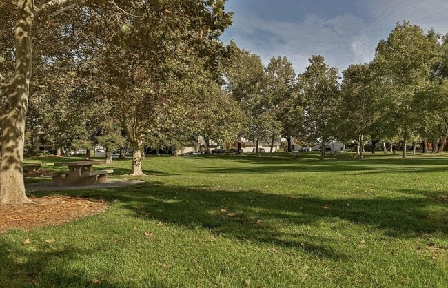 Building Photo - Cozy 3BD/2.5BA Single-Family Home Minutes from Downtown Pleasanton