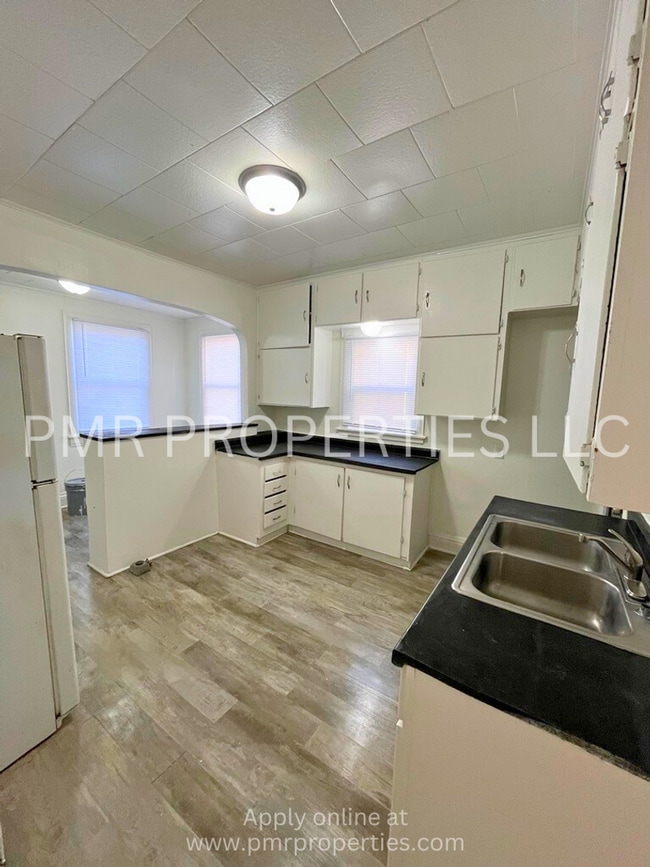 Building Photo - 2 Bedrooms / 1 Bathroom House