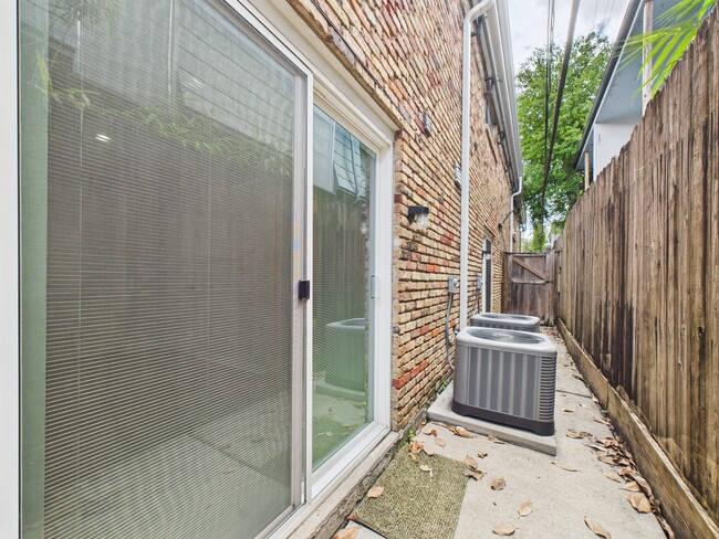 Building Photo - 5333 Richmond Ave.